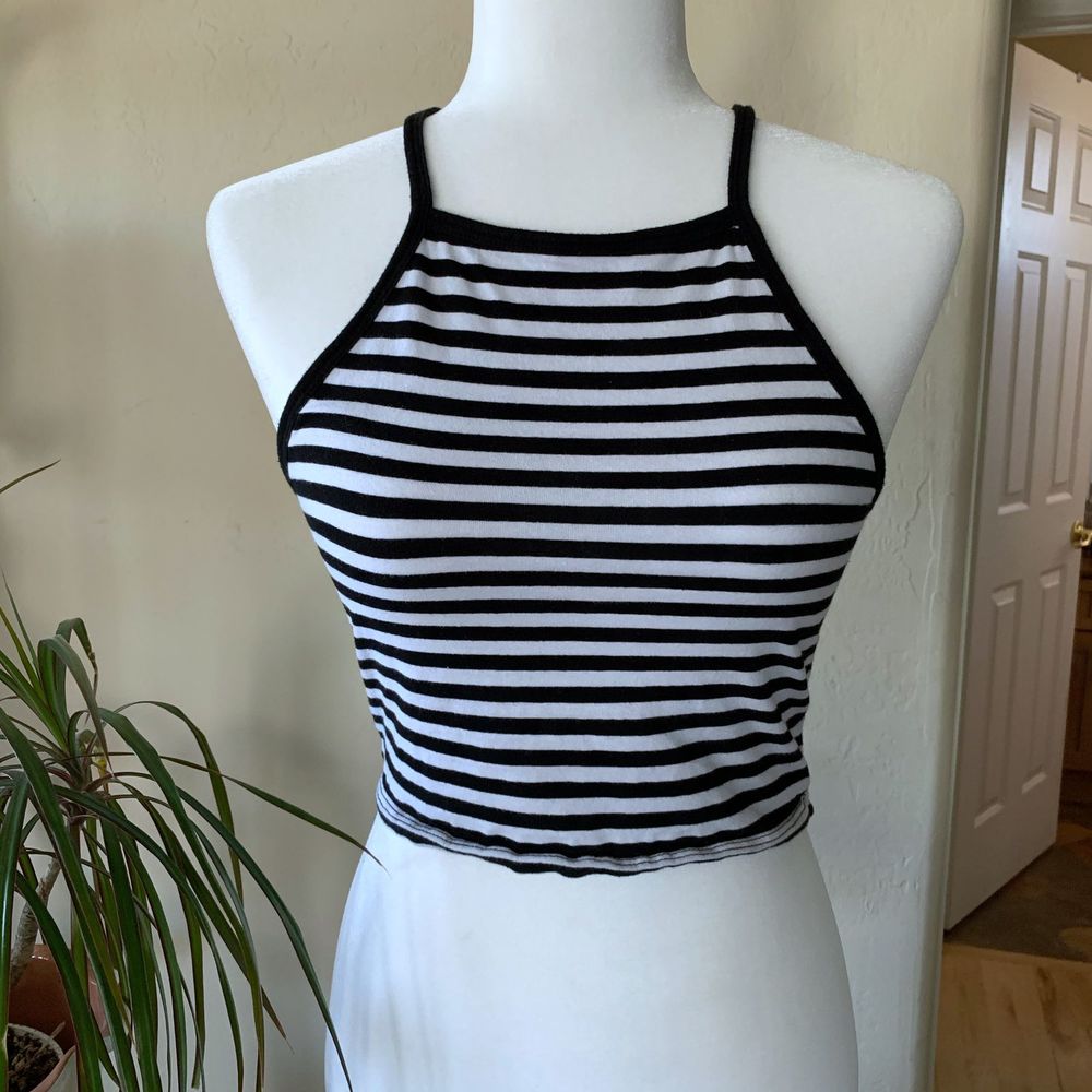 H & M Divided black white tank crop top Small